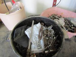 lot 504 image: 3 tubs screws , bolts brackets