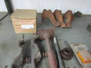 lot 508 image: 3 claws for claw tub and 1 box of 100 fire crackers