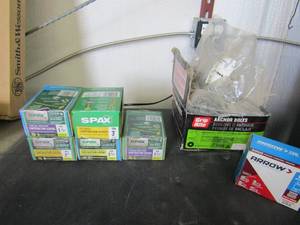 lot 512 image: Lot of nails Spax brand  3-1.5-2 screws grip Rite