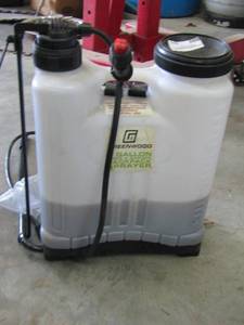 lot 521 image: Green wood dbl  garden sprayer