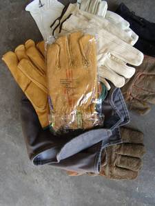 lot 542 image: 5 pair NEW shop gloves
