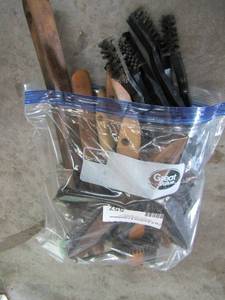 lot 557 image: Bag of wire brushes