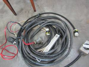 lot 558 image: 2 black electric plugs