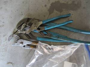 lot 567 image: Bag vices and plyers