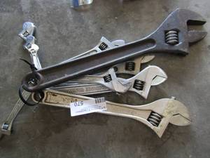 lot 570 image: Chrome and power build cresant wrenches 4 8 12