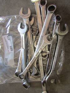 lot 571 image: Bag of assorted size wrenches