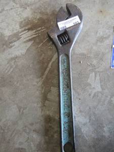 lot 583 image: 18 cresant tool