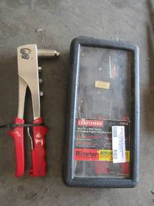 lot 592 image: Craftsman fastener and riveter