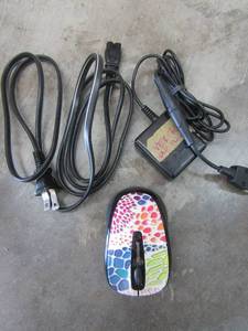 lot 660 image: wireless Microsoft mouse vertex phone charger