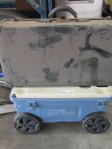 lot 663 image: Ames lawn buddy gardenose wagon empty black chest