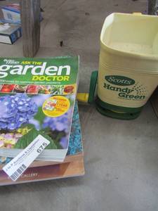 lot 675 image: 6 gardening books and Scotts fertilizer sprayer
