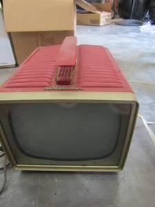 lot 692 image: RCA Victor vintage TV