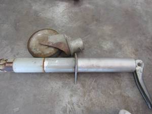 lot 693 image: Trailer jack
