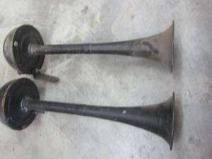 lot 697 image: 2 VINTAGE Car Horns