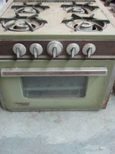 lot 711 image: RV Stove  4 BURNER