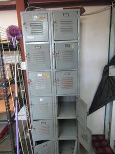 lot 730 image: 12 slot gray locker 78x24
