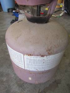 lot 744 image: EMPTY FREON TANK