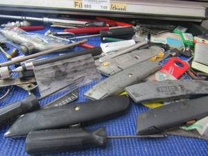 lot 749 image: Blades, staples, air gun gauges