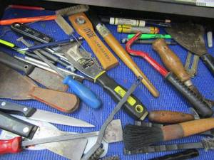 lot 761 image: scrappers and brushes