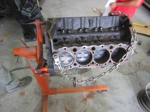 lot 766 image: Allied 750 lbs. heavy duty engine stand WITH 351 ENGINE