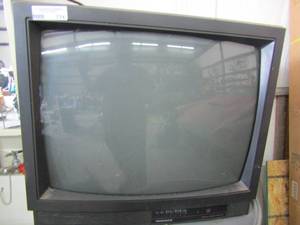 lot 774 image: 27 Magnavox TV unknown working condition