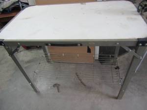 lot 784 image: 3 RV tables