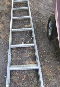 lot 793 image: Extension ladder
