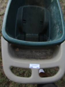 lot 796 image: Wheeled garden tub