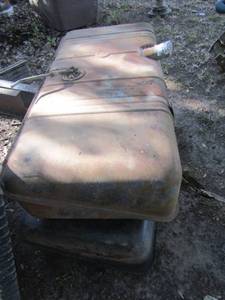 lot 800 image: 2 pick up gas tanks