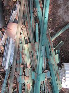 lot 814 image: 10 plus T posts