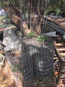 lot 816 image: Large lot of chicken wire