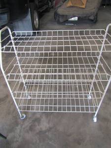 lot 824 image: 4 TIER ROLLING WIRE RACK