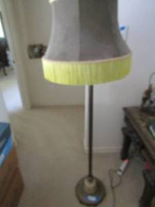 lot 200 image: 3 LIGHT FLOOR LAMP  WITH SHADE  METAL BASE 60 HEIGHT