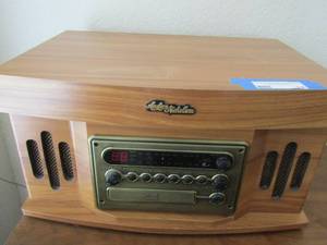 lot 24 image: ANDERS NICHOLSON COMPACT DISC PLAYER  CDRADIO  10 X 20 X13