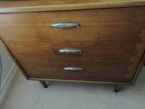 lot 22 image: TABLE W BUILT IN RECORD HOLDER 27 X 28 X 13