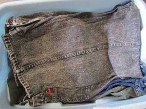 lot 1050 image: WRANGER JEANS 38 X 32  APPROX 10 PAIRS