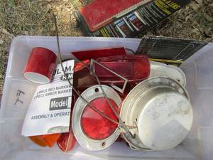 lot 1057 image: VARIOUS CAR LENSES  BLINKER, TAILLIGHTS