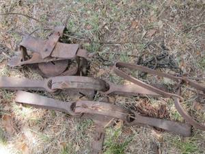 lot 1060 image: 6 ANIMAL LIVE TRAPS