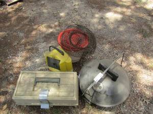 lot 1067 image: CAMPING GRILL PROPANE, , TACKLE BOX, 3 MINNOW BUCKETS