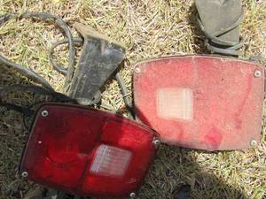 lot 941 image: 5 gallon bucket of trailer and tow lights