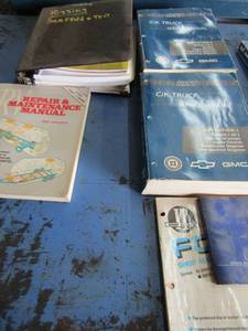 lot 964 image: Ford and RV repair and maintainance manuals