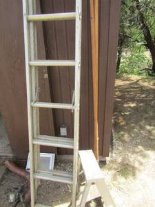 lot 951 image: 2 step ladders and 1 extension ladder