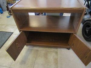 lot 187 image: 25x28x15 brown rolling microwave table has double doors for storage