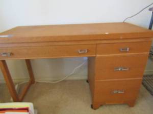 lot 191 image: Light wood office desk 4 drawer 30x46x19