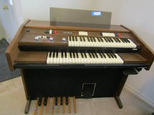 lot 8 image: Vintage Baldwin Organ Wonder cord-all keys work 2 deck keys 36x43x24