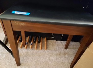 lot 18 image: Very nice black piano stool 19x23x12