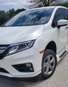 lot 198 image: 2020 Honda Odyssey Mobility Van, Electric side ramp entry  2488 MILES   WHITE Excellent condition