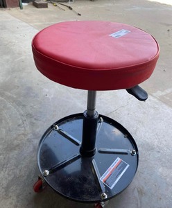 lot 832 image: PITTSBURG PNEUMATIC ROLLING WORK SHOP STOOL WITH STORAGE BELOW