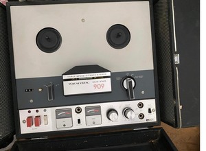 lot 258 image: Realistic 9090 reel to reel with built in speakers
