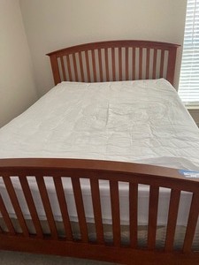 lot 1039 image: QUEEN WOODEN BED FRAME - HB, FB & SIDE RAILS